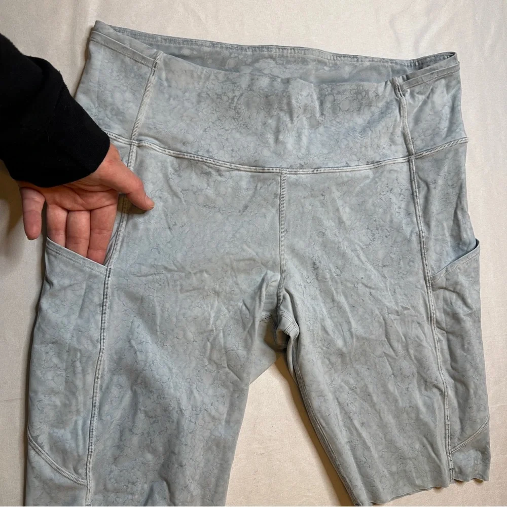 Lululemon Wunder Train High-Rise 10” Shorts | Size 14 Grey Marble Dye Pockets - Picture 7 of 8